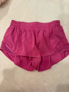 Lululemon Hotty Hot Low-Rise Lined Short 2.5” Size 8 (Pink)